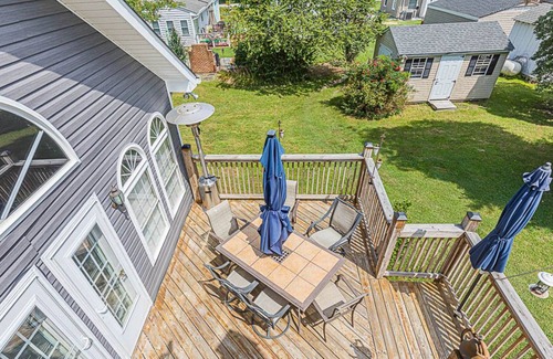 Sharps House | Spacious River Home Near Beautiful Community Beach