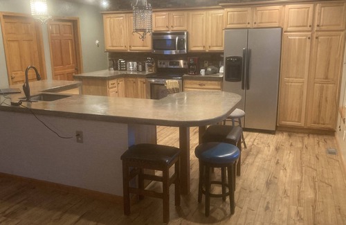 Thermopolis House | Spacious River House minutes to Hot Springs & WY Dino Center
