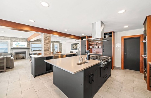Orlando Beach Condo | Spacious Riverfront Compass Suite W/Private Beach Access, Fire Pit, & BBQ Grills 🌴
