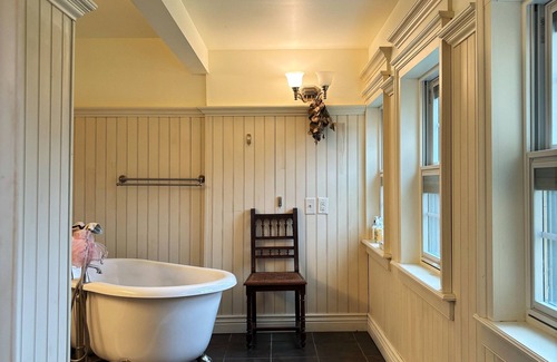 Town of Fulton Other | Spacious riverfront farmhouse near ski resorts