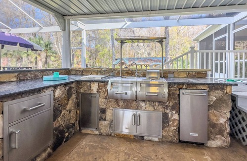 Dunnellon House | Spacious Riverhouse with views, pool, jacuzzi, and near Rainbow River