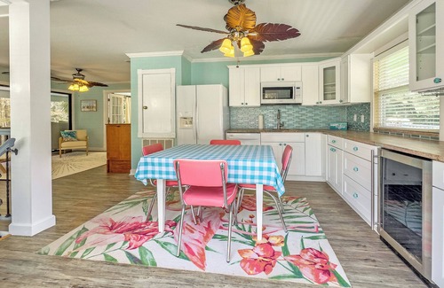 Dunnellon House | Spacious Riverhouse with views, pool, jacuzzi, and near Rainbow River