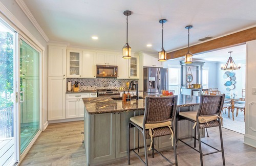 Dunnellon House | Spacious Riverhouse with views, pool, jacuzzi, and near Rainbow River