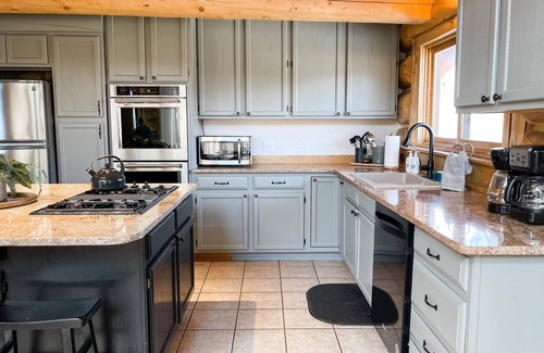 South Fork House | Spacious riverside Lodge Book now for winter