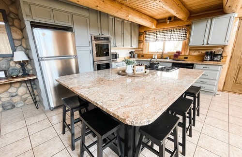South Fork House | Spacious riverside Lodge Book now for winter