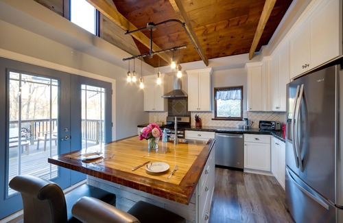 Rockford House | Spacious Rockford Retreat: Walk Downtown!