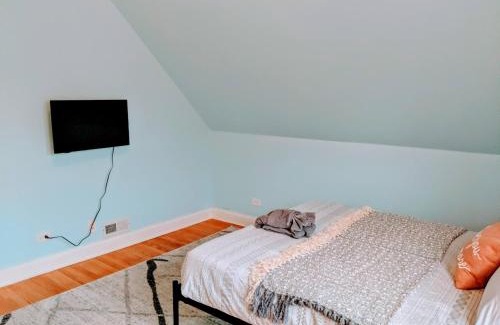 East Garfield Park House | Spacious Room by Medical District & UIC