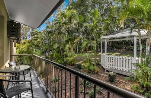 Mount Ommaney Hotel | Spacious Room Ideal for Biz & Leisure.