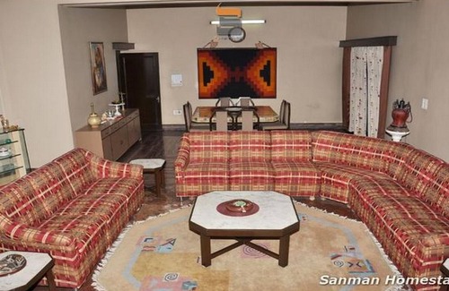 Adarsh Nagar House | Spacious room in a pleasant area