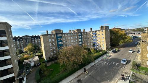 Somers Town Bed & Breakfast | Spacious Room in Central London