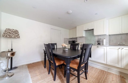Peckham Apartment | Spacious Room in New Cross