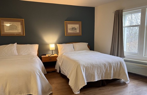 Perth South Hotel | Spacious Room w/Two Queen Beds
