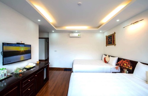 Sa Pa Hotel | Spacious room with 2 queen beds and large balcony in Sapa Town