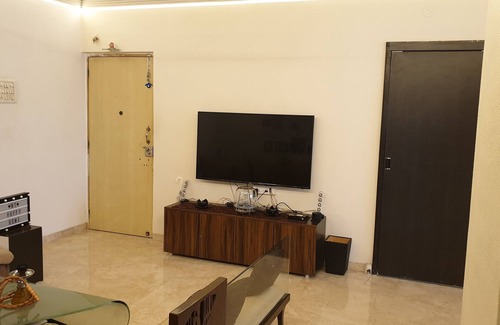 Andheri West Apartment | Spacious Room with attached bathroom