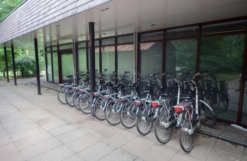 Rijssen House | Spacious Room with Balcony! Indoor Pool, Free Parking! Near Hollands Schwarzwald