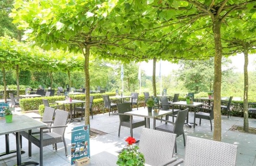 Rijssen House | Spacious Room with Balcony! Indoor Pool, Free Parking! Near Hollands Schwarzwald