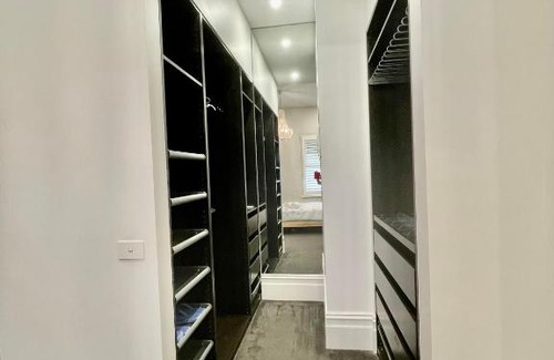 Coburg House | Spacious Room with Ensuite next to Coburg Station, Non Smoking House