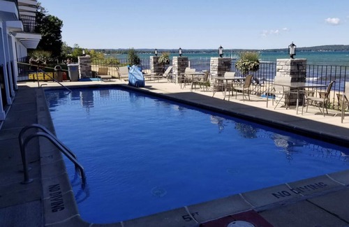 Traverse City Condo | Spacious Rooms With Breathtaking Panoramic Views Of The Beach (309)
