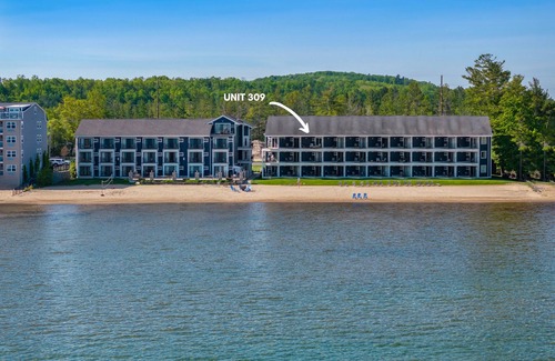 Traverse City Condo | Spacious Rooms With Breathtaking Panoramic Views Of The Beach (309)