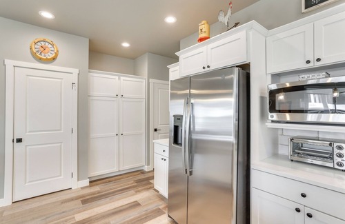 Spearfish Cottage | Spacious, Rustic Spearfish Home: Walk to Downtown!