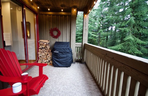 Blackcomb House | Spacious Rustic Whistler Retreat at the Woods