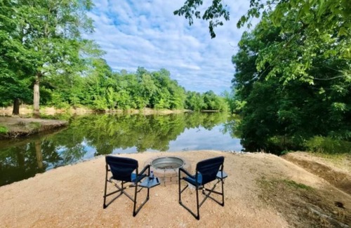 Flatwoods RV Rental | Spacious RV lots on the KY Lake, just minutes from historic Clifton, TN.