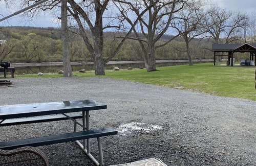St. Johnsville House | Spacious RV on the Canal
