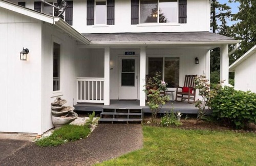 Retsil House | Spacious , RV parking, yard, cozy fireplaces, game library, near Manchester