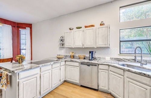 North San Antonio - SAT House | Spacious San Antonio Home: Google Fiber, Game Room
