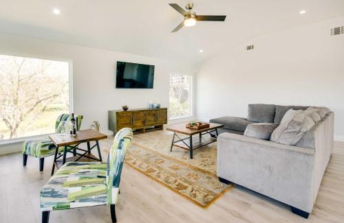 Barrett House | Spacious San Jacinto River Home with Waterfront Deck