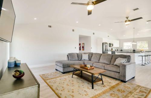 Barrett House | Spacious San Jacinto River Home with Waterfront Deck