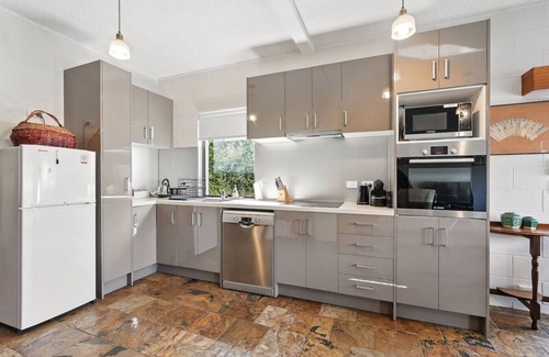 Sandy Bay Apartment | Spacious Sandy Bay Stay