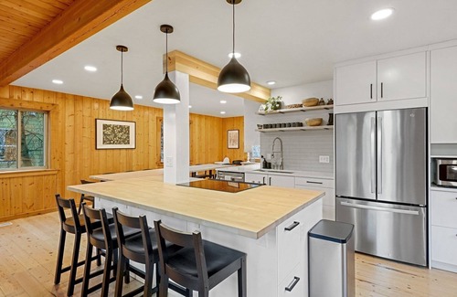 Snowbird Cabin | Spacious Scandinavian Cabin in the Mountains - Perfect for Reunions & Retreats