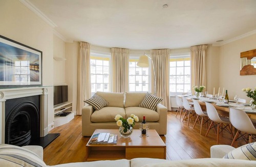 Hove Apartment | Spacious Sea View Maisonette (sleeps up to 12) by MyHolidayLet