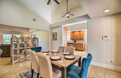 El Lago House | Spacious Seabrook Home w/Patio: 1 Mi to Beach!