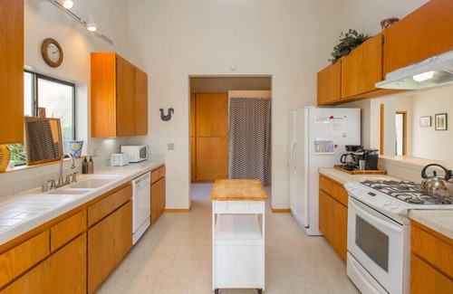 Stinson Beach House | Spacious Seadrift Lagoon home