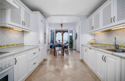 Bahia de Casares Apartment | Spacious Seaside Retreat - La Perla del Mar