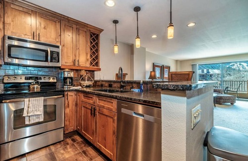 Avon Apartment | Spacious Seasons Vacation Home Steps To Lift