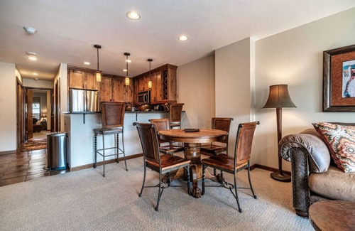 Avon Apartment | Spacious Seasons Vacation Home Steps To Lift