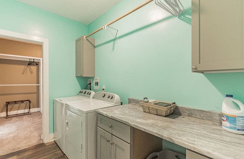 Brunswick House | Spacious secluded home minutes away from the beach!