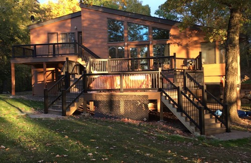 Lindstrom House | Spacious Secluded Lakehouse