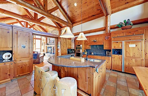 Highland Meadows House | Spacious Secluded Luxury Home 5 minutes from Vail Mountain