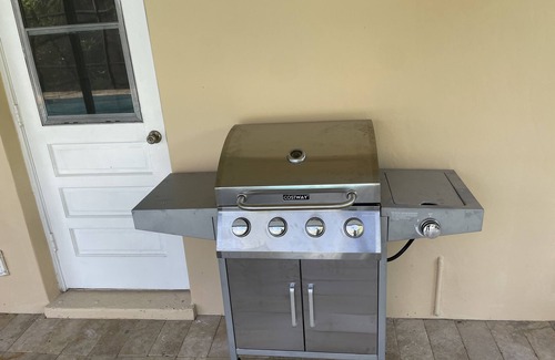 Ludlam House | spacious secluded pool home Miami. close to night life downtown Dadeland