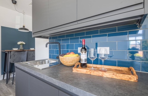 Wolverton Apartment | Spacious self catering serviced studio apartment
