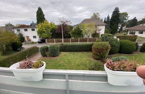 Straubing House | Spacious semi-detached house with exclusive use of the garden