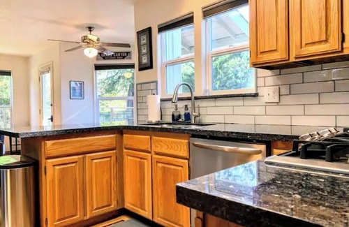 Myrtletown House | Spacious Sequoia Estate