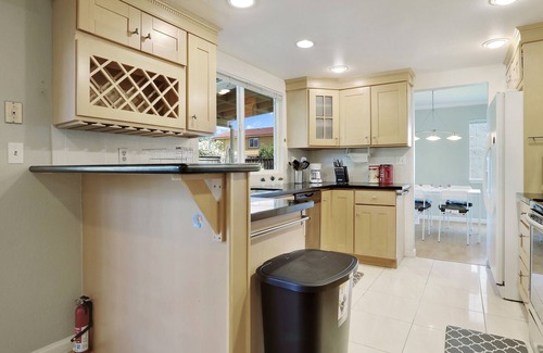 Fremont House | SPACIOUS, SERENE HOUSE 4BR IN THE HEART OF FREMONT ( PET- FRIENDLY!)