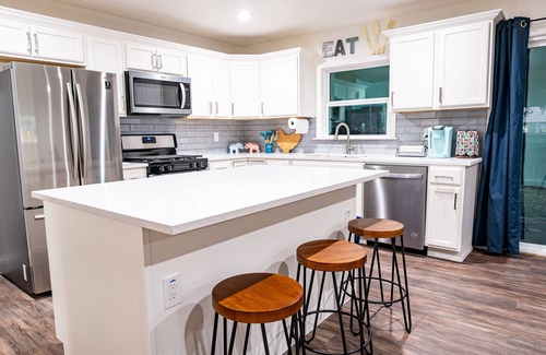 Plano House | Spacious Serenity: Your Convenient Retreat & Roomy Heaven