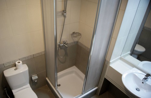 Dubai Bed & Breakfast | Spacious serviced 2BR Al Muhaisnah 5' to airport