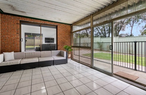 Mayfield West House | Spacious Seven Bedroom, Five Bathroom House